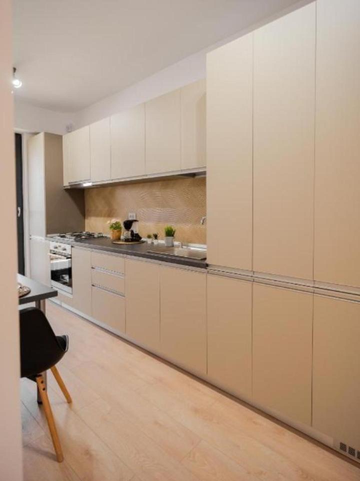 Lux Apartament Bacau Exterior photo