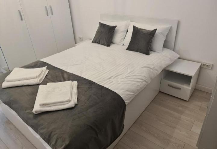 Lux Apartament Bacau Exterior photo