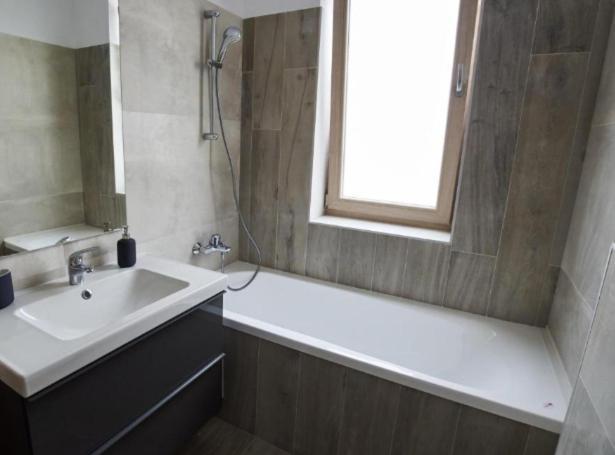 Lux Apartament Bacau Exterior photo